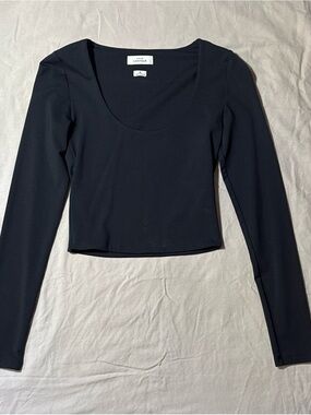 Babaton contour Black Long-Sleeve Scoop Neck Crop Top